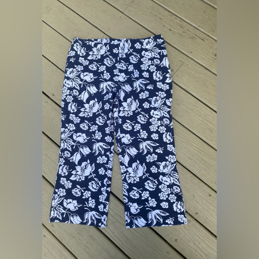 GAP - Woman’s navy & white floral pattern stretch wide leg crop pants, Size: 14